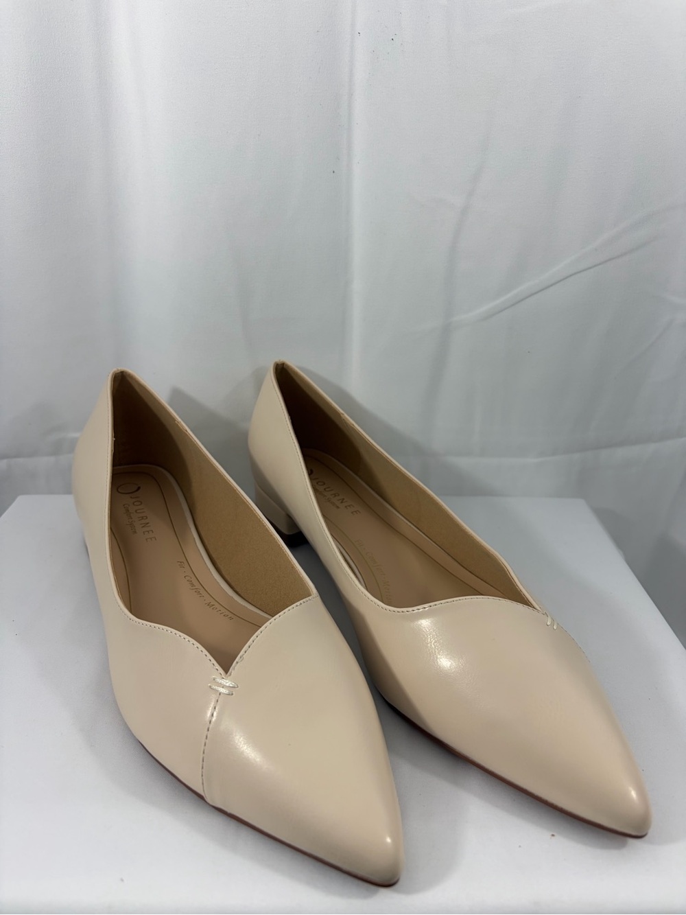 NWT Journee Women’s Size 12 Nude Pointed Toe Low Heel Pumps
